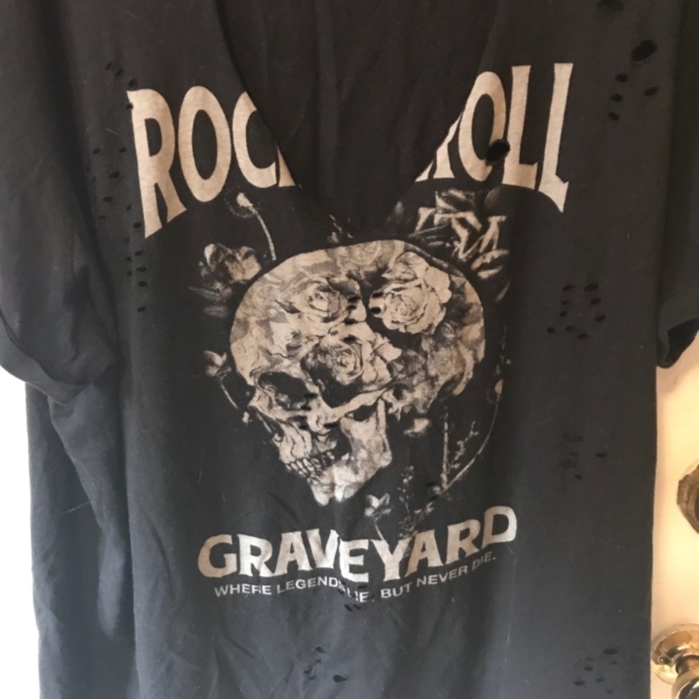 TORRID SIZE 4 T-SHIRT.